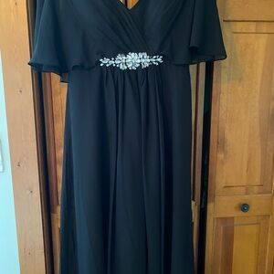 Elegant Black Evening Dress with Embellished Waist